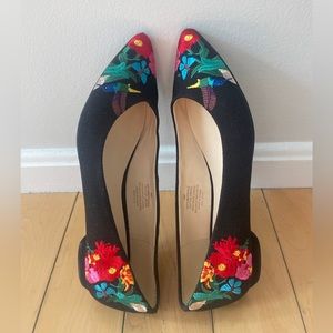 Nine West embroidered floral flats size 6